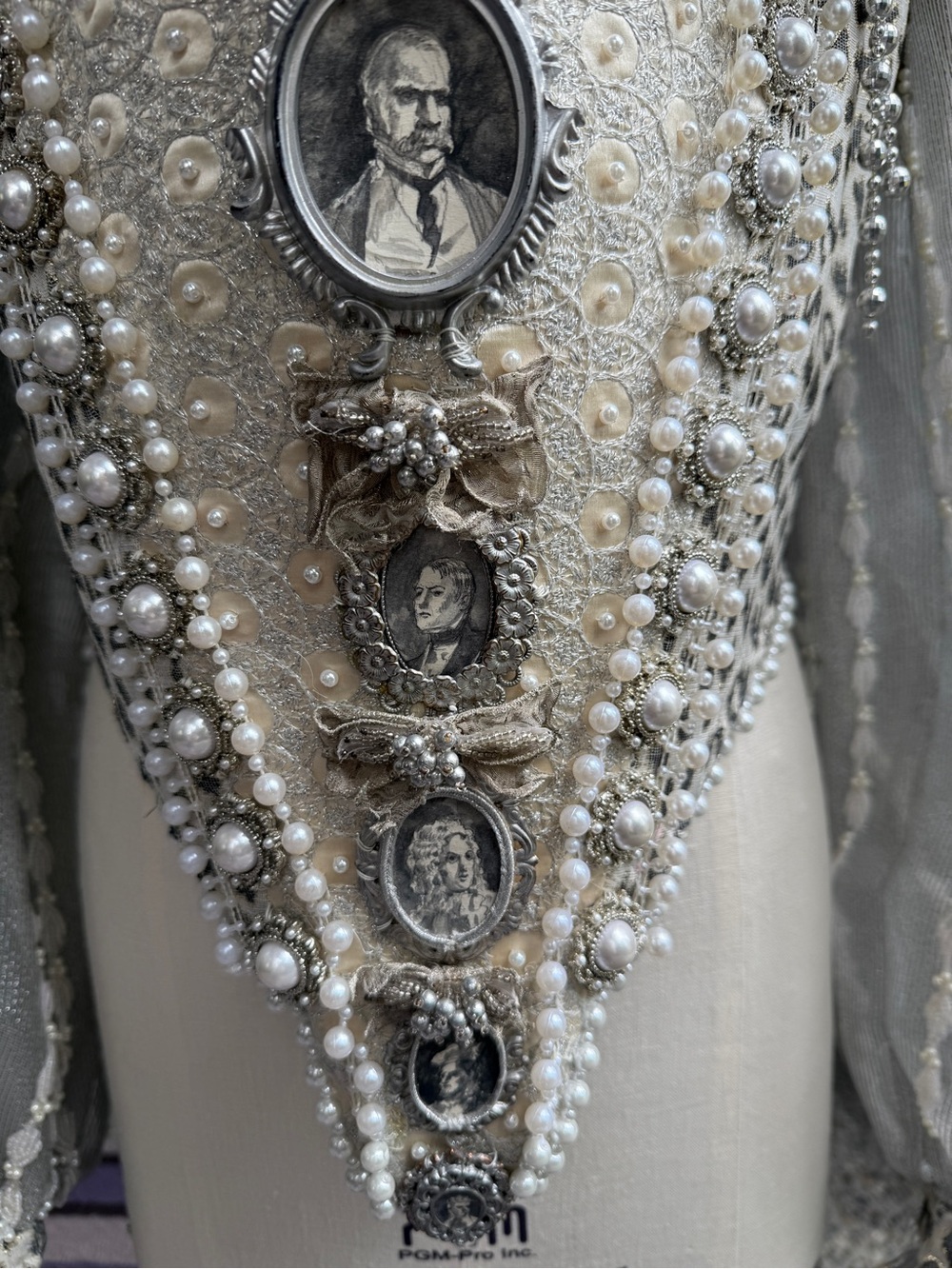 Handcrafted Cream and Silver Embellished Composer Corset Size 12/14 - Picture 5 of 12